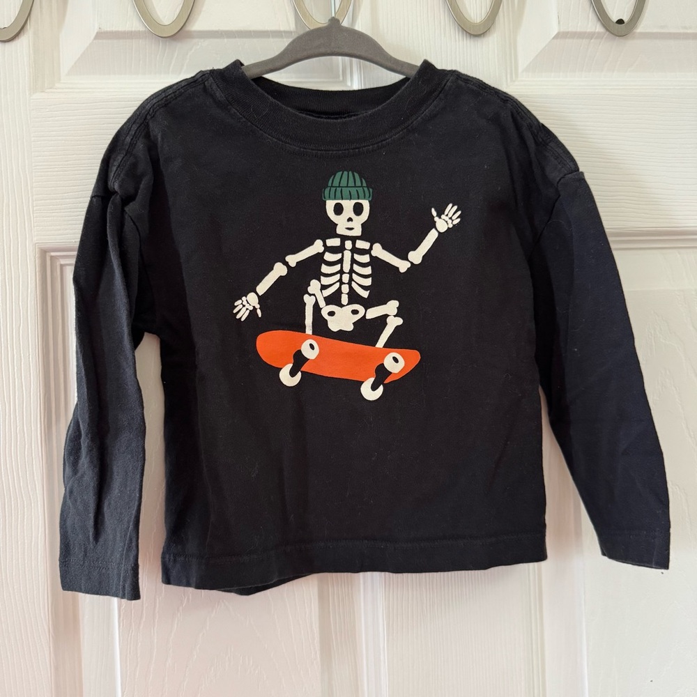 💀 Hanna Andersson Black Skeleton Skateboard Long Sleeve Tee - Size 2T
